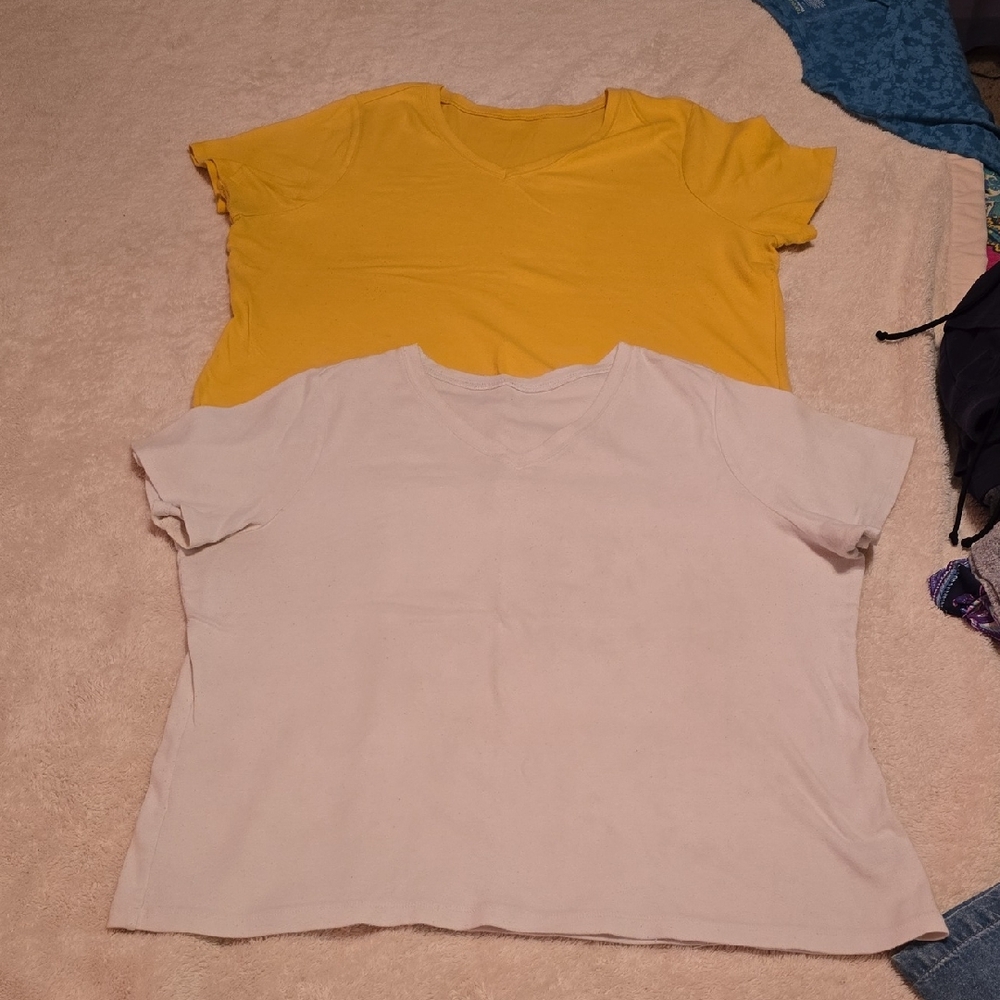 JCPenney Yellow and Cream Short Sleeve Tees